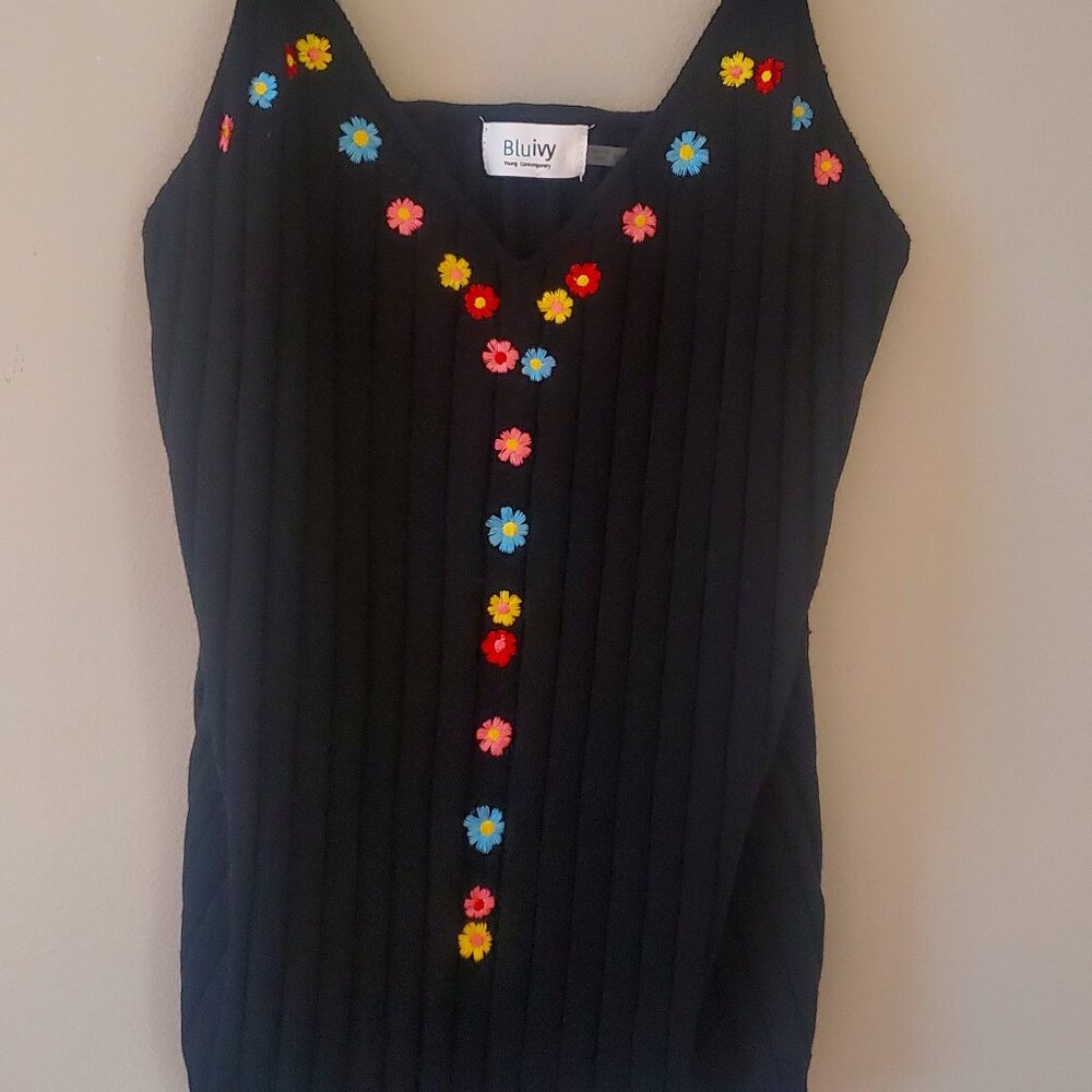 Rib Knit Tank w/ Embroidered Flower Detail Super Cute